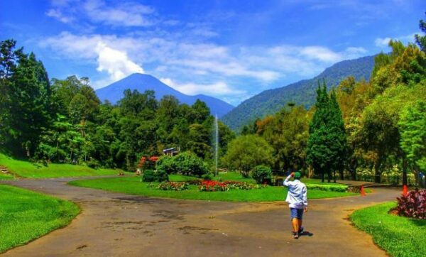 Tempat wisata di cianjur selatan dekat stasiun pantai arfa jayanti kota bunga curug citambur kolam renang wana mandalawangi daerah cipanas puncak sekitar kabupaten ciranjang jawa barat jabar yang murah pemandian air panas alam terjun kolam renang nama 10 foto poto macam objek desa daftar keluarga