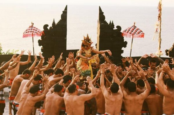 Sejarah Singkat Tari Kecak Bali