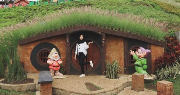 Rumah Hobbit Malang Buka Jam Berapa?