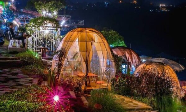 10 Rekomendasi Cafe Daerah Lembang Super Cantik Dengan Nuansa Alamnya Yang Bikin Lupa Waktu