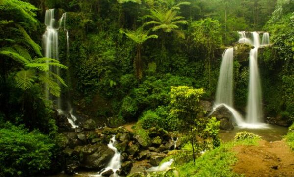 6 Daftar Pilihan Wisata Air Terjun Kece dan Yang Paling Eksotis di Daerah Magelang