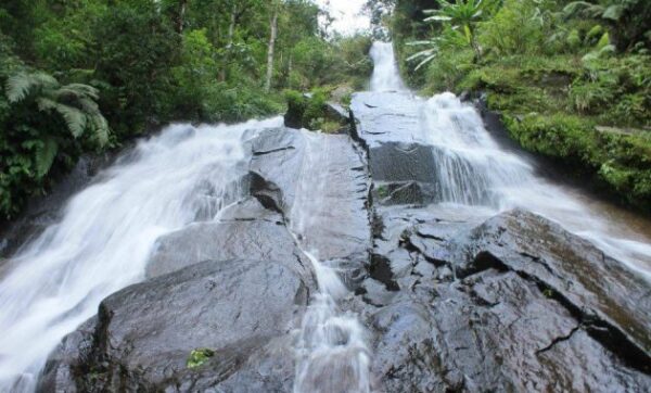 6 Rekomendasi Wisata Air Terjun Terdekat di Daerah Solo, Bikin Kamu Gak Ingin Beranjak