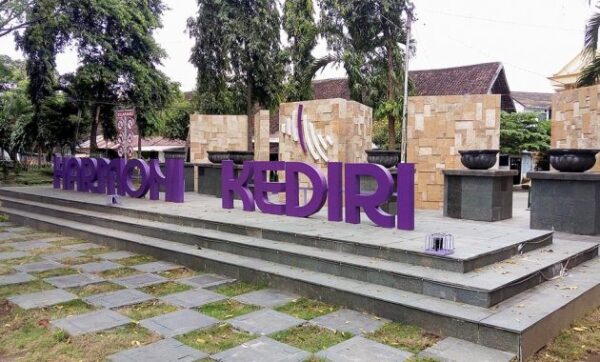 6 Daftar Pilihan Destinasi Wisata Malam Hari Paling Seru Daerah Kediri Ini Wajib Banget Dikunjungi