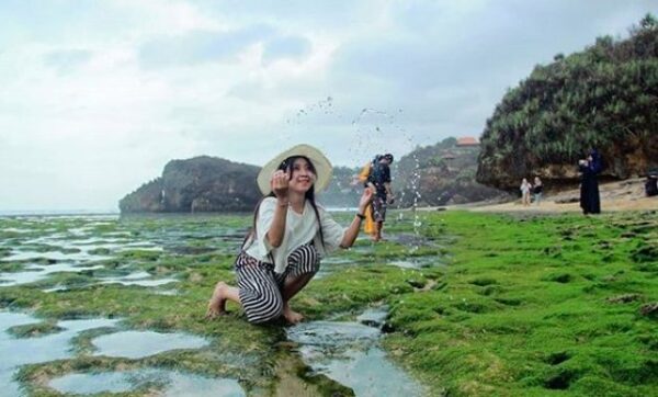 Gambar pantai kukup beach jogja sejarah tiket masuk lokasi alamat wisata baron wonosari yogyakarta inez ines resort nature inn penginapan hotel murah indah pondok foto krakal pulau kolam renang 2021 ikan bakar air pasang surut laut johor homestay jalan menuju rute harga letak peta google map