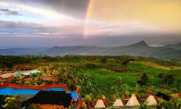 Villa Khayangan, Perpaduan Penginapan Diatas Bukit dan Spot Instagramable