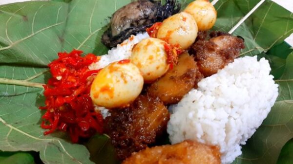 10 Nasi Jamblang Paling Terkenal Enak di Cirebon