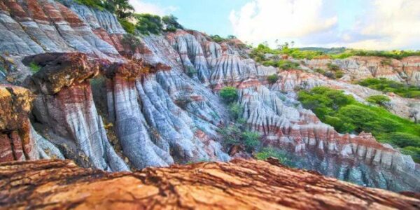 Tak Hanya Cina, Indonesia Juga Punya 7 Spot Bukit Pelangi Yang Instagenic