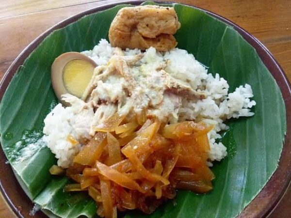 10 Warung Nasi Ayam Paling Enak di Semarang, Rugi Kalo Gak Nyoba