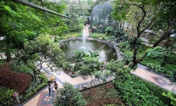 10 Daftar Pilihan Taman Cantik di Daerah Surabaya Yang Cocok Buat Hunting Foto Instagramable