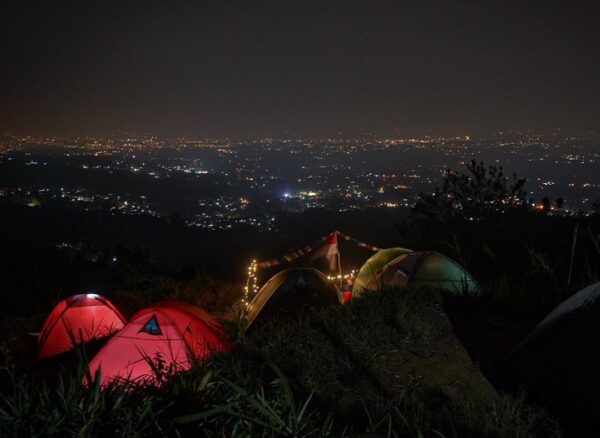 Indahnya View di Bukit Alesano, Pas Buat Camping dan Sunset Time