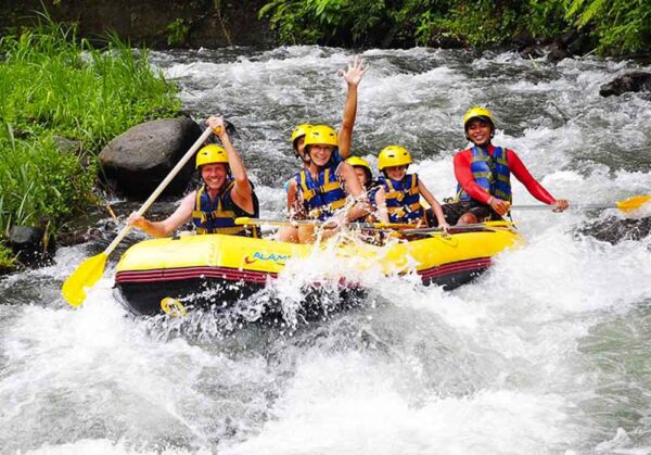 Suka Olahraga Menantang? Coba Telaga Waja Rafting Bali