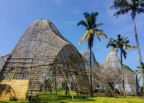 Cari Spot Foto Instagramable di Bali? Yuk ke Rumah Bambu Pengalon Karangasem