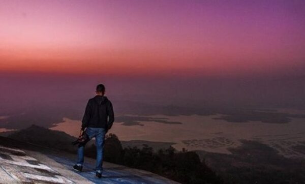 Indahnya Sunset dan Pesona Negeri Diatas Awan di Bukit Gantole Wonogiri