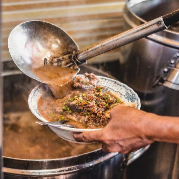 Sop Konro Perak, Kuliner Tulang Iga Jumbo di Surabaya