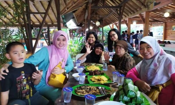 Tempat makan di tasikmalaya restoran rumah jembar murah hits lesehan rekomendasi romantis yang enak dan ampera angsana jawa barat astro asep balakecrakan ciawi cibiuk tasik gentong hegarsari jember kota padasuka ranggon sukabumi wong solo makanan asik 2021 bandar selatan bkr untuk buka bersama bagus bakso best permaisuri baru cisayong cibodas daerah cahaya cirebon durian dimana rasa desa paling yg favorit hera halaman harissa indihiang indah jepang gunung jati west java khas keluarga daftar simpang lima manonjaya mangkubumi nyaman ocoh perdana pedas panenjoan padang pananjung raban