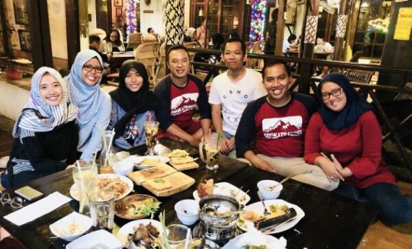 Tempat makan di malioboro kuliner malam dekat siang hari rumah restoran angkringan jogja untuk rombongan daerah surabaya enak yogyakarta raminten solo hits dan murah rekomendasi recommended sekitar terdekat yang 24 jam mall makanan area ayam atl bali lesehan kawasan halal jalan kendangsari keluarga kekinian kremes legendaris manyar menarik meriah pagi padang sekitaran seputaran tangerang banten taman palem tips sate