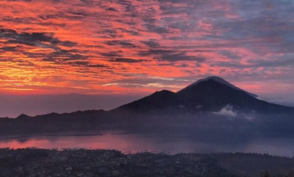 10 Rekomendasi Gunung Berapi di Daerah Bali Yang Masih Aktif Dengan Pesona Indahnya