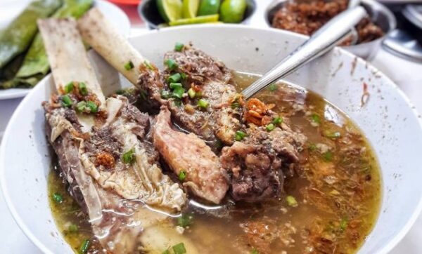 10 Tempat Makan Sop Konro Enak dan Nyaman Dikantong