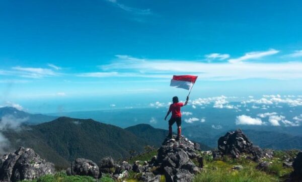 10 Daftar Pilihan Gunung di Daerah Maluku Yang Menjadi Favorit dan Populer Bagi Para Pendaki