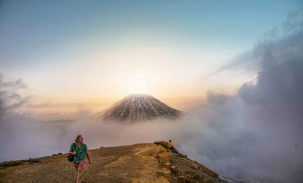 Mau Mendaki di Daerah Pulau Jawa, Ini Dia 10 Referensi Gunung Terbaik Untuk Kalian Kunjungi