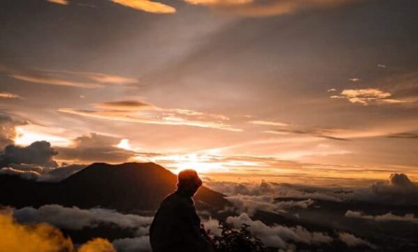 10 Daftar Pilihan Gunung Eksotis di Daerah Sumatera Barat Yang Cocok Buat Spot Pendakian