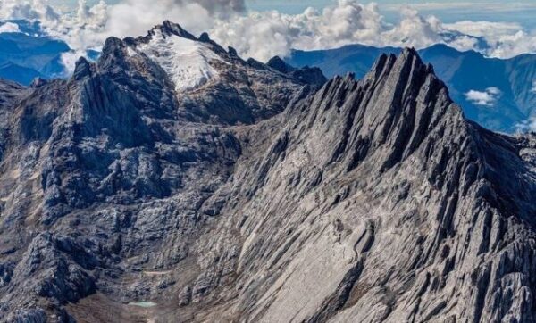 10 Daftar Pilihan Gunung Tertinggi di Negara Indonesia Yang Memiliki Keindahan Sangat Luar Biasa