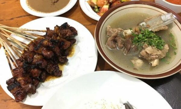 Sate Kambing Hanjawar, Kuliner Favorit Wisatawan Puncak