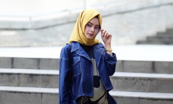 10 Warna Jilbab Yang Cocok Untuk Dipadukan Dengan Baju Biru