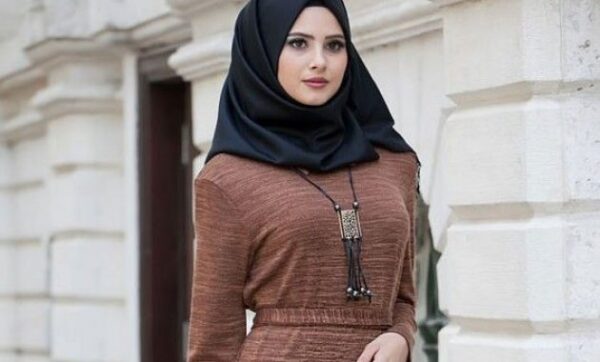 Warna Jilbab Apa Saja Yang Cocok Dengan Baju Cokelat Tua?