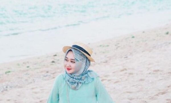 Warna Jilbab Apa Saja yang Cocok Dengan Baju Hijau Tosca?