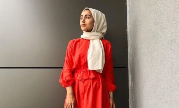 10 Inspirasi Untuk Memadukan Baju Orange Dengan Jilbab