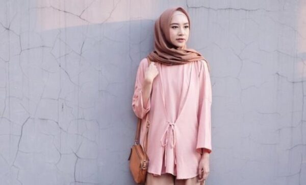 10 Warna Jilbab Yang Cocok Dengan Baju Pink Pastel