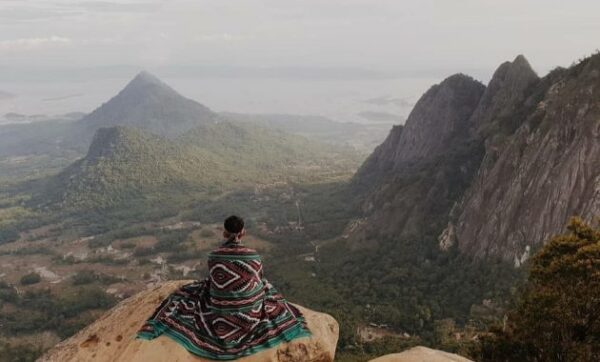 Kamu Suka Hiking? Coba Taklukin 10 Daftar Pilihan Gunung di Daerah Purwakarta Ini!