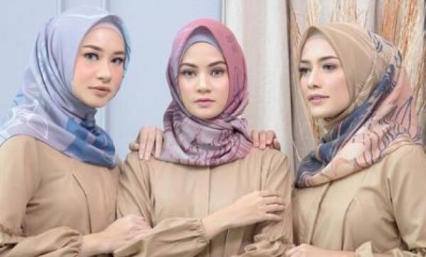 10 Warna Kerudung Yang Cocok Untuk Baju Cokelat Susu