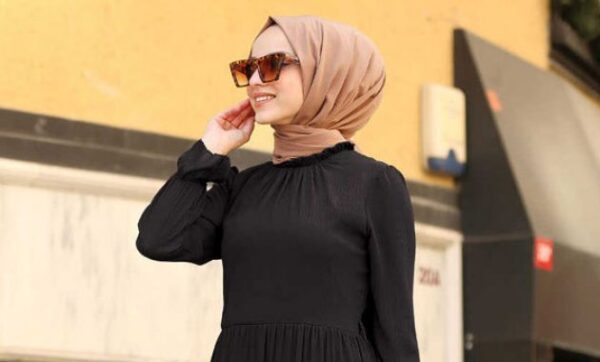 10 Warna Kerudung Yang Pas Buat Baju Hitam, Favorit Sejuta Umat