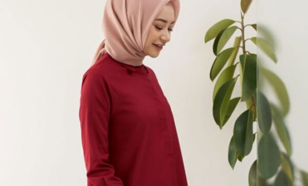 10 Warna Kerudung Yang Cocok Dengan Baju Merah