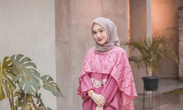 Kerudung Warna Apa Saja Yang Cocok Dengan Baju Pink?