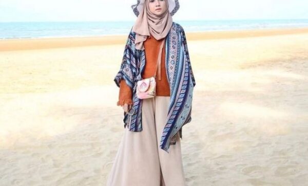 10 Baju Yang Cocok Untuk Ke Pantai Bagi Wanita Berjilbab