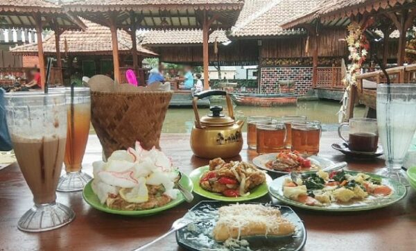 Tempat bukber di sukabumi makan yang bagus cibadak cisaat cicurug citimall cikidang seafood dengan pemandangan daerah pondok halimun jalur kota kadudampit kab lesehan romantis murah dan enak nagrak jalan raya selabintana sukaraja terbaru 2021