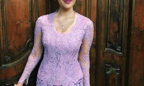 10 Warna Baju Kebaya Yang Cocok Untuk Kulit Sawo Matang, Penasaran Apa Saja? Simak Ini