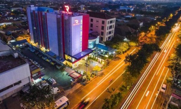 Red Planet Hotel Surabaya, Akomodasi Bintang 3 Dengan Tarif  Mulai 200 Ribuan Saja Per Malamnya